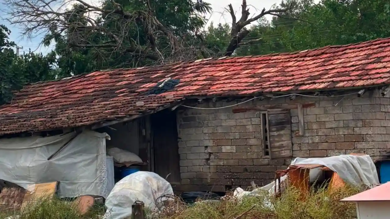 Serik'te Şiddetli Fırtına Ve Hortum Sonrası Ilk Müdahale Yapıldı (2)Körfezzx