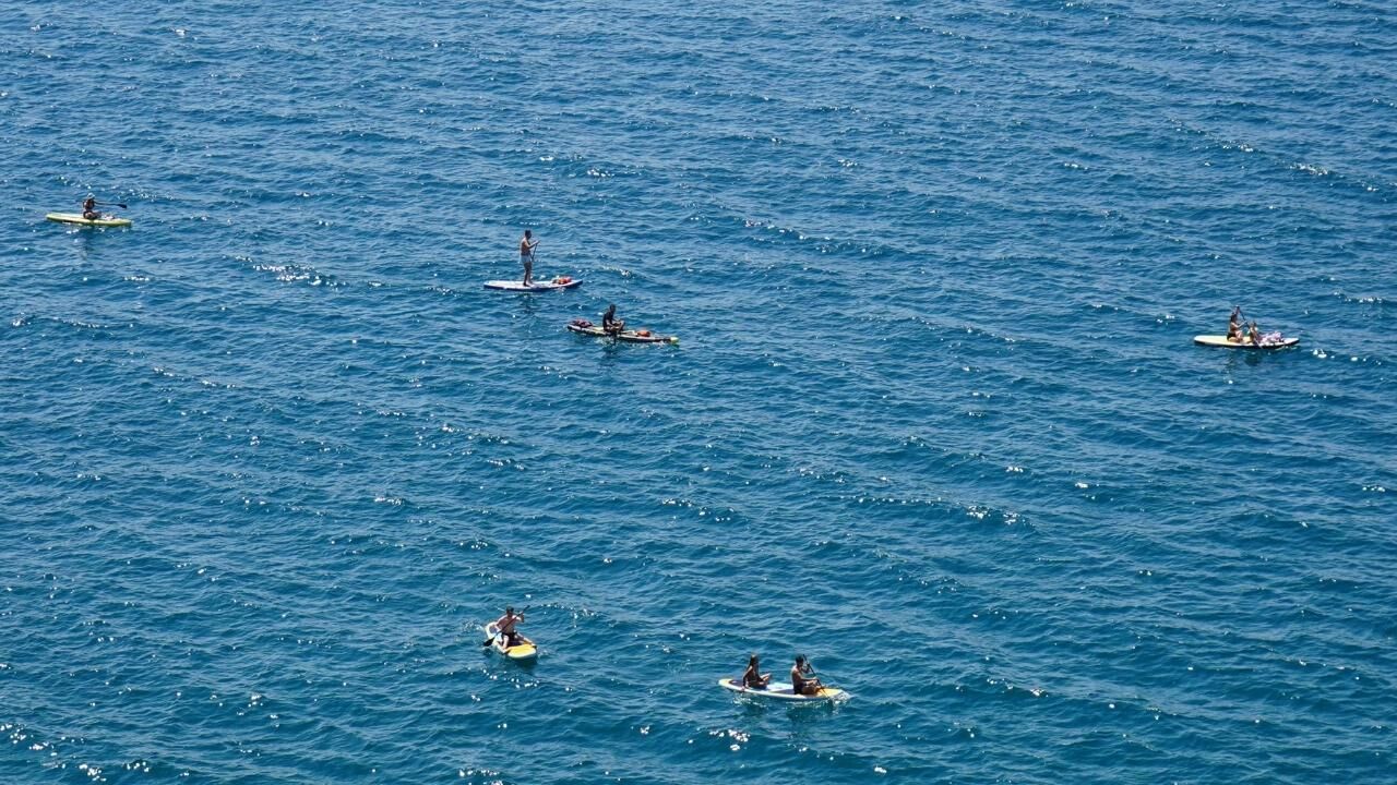 Sıcak Hava Antalya'yı Vurdu Konyaaltı Sahili Doldu12