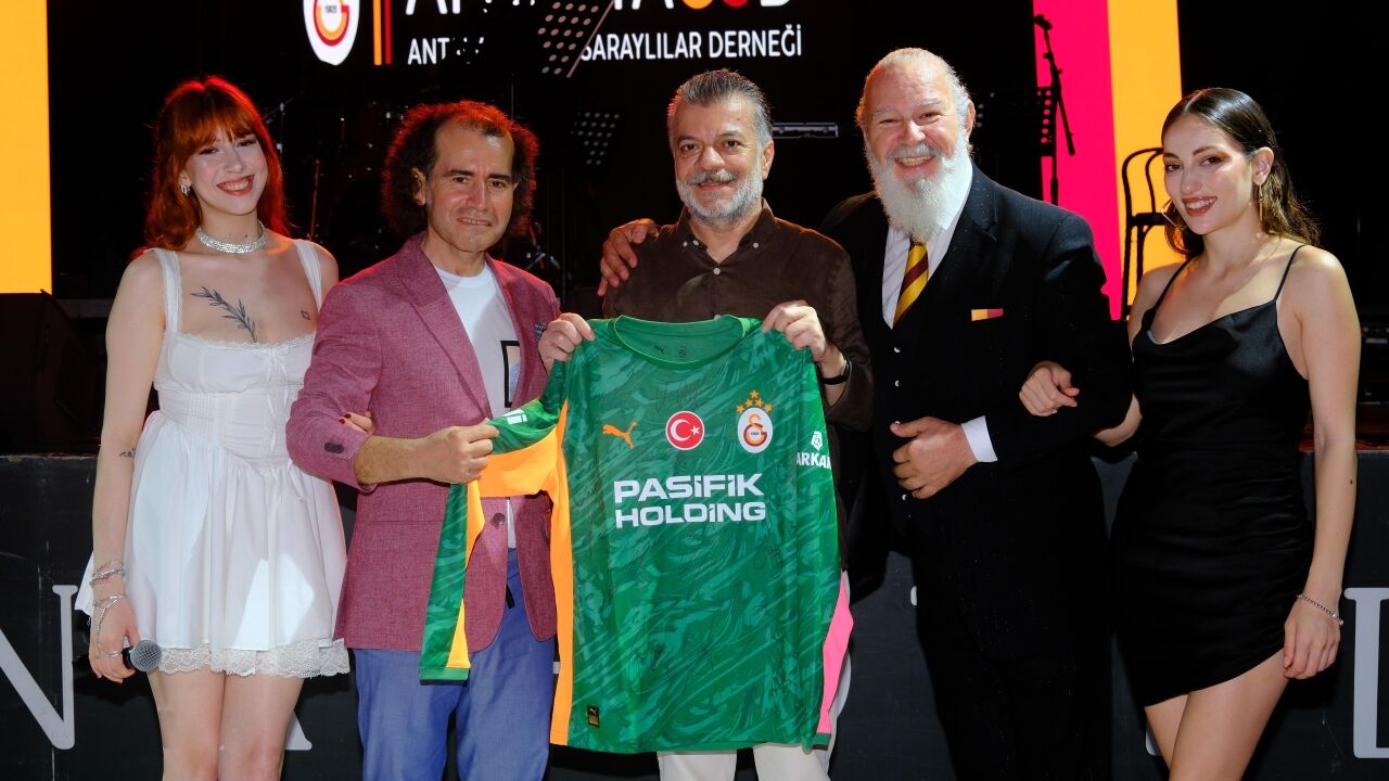 Souness Çimlere Bayrak Dikti (4)