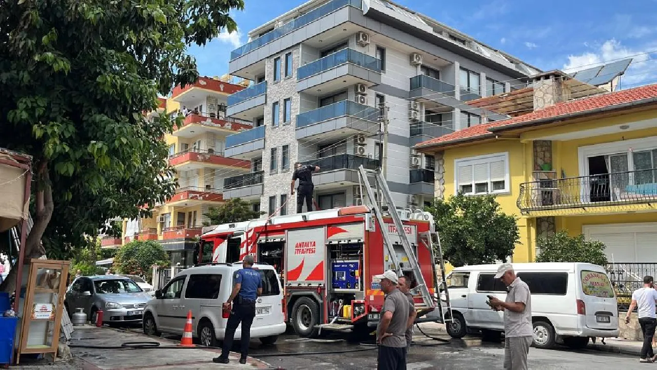 Alanya’da Yürekleri Ağza Getiren Yangın! Alevlerin Arasından 3 Çocuk Kaldı!13 (5)
