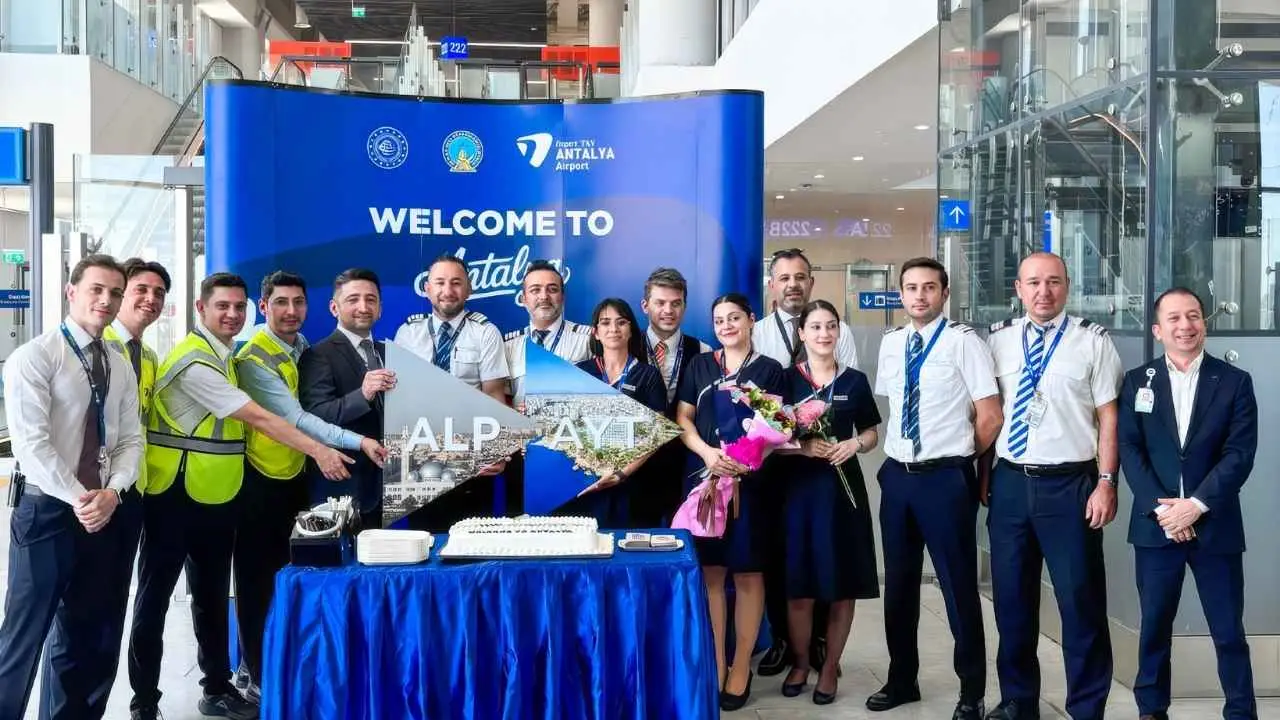 Antalya Halep Direkt Uçuşları Başladı! İlk Sefer Törenle Karşılandı (1)Körfezzxç