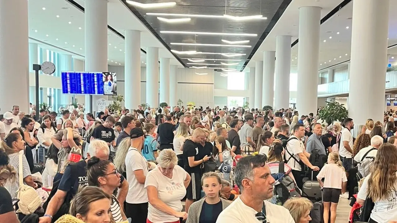 Antalya Havalimanı’nda Sunexpress Krizi! Açıklama Geldi (3)Körfezzxç