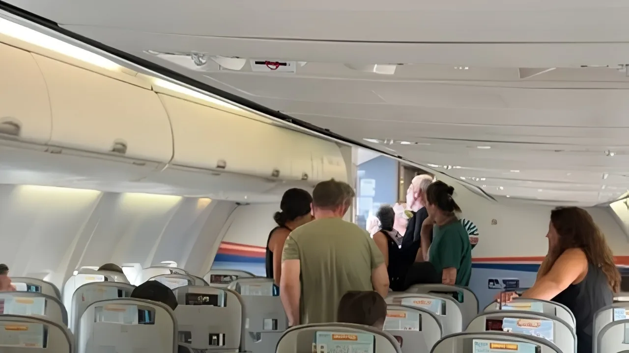 Antalya Kktc Seferi Mağdur Etti! Bagajlar Ortada Kaldı (1)Körfezzxç