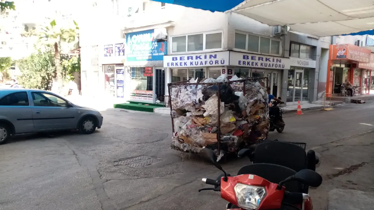 Antalya Trafiğinde Tehlike Saçıyorlar! Gören Yol Değiştiriyor12 (1)-2