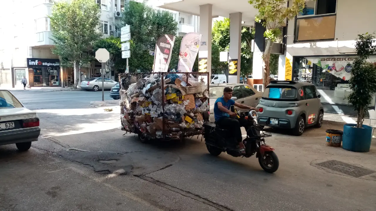 Antalya Trafiğinde Tehlike Saçıyorlar! Gören Yol Değiştiriyor12 (3)-2