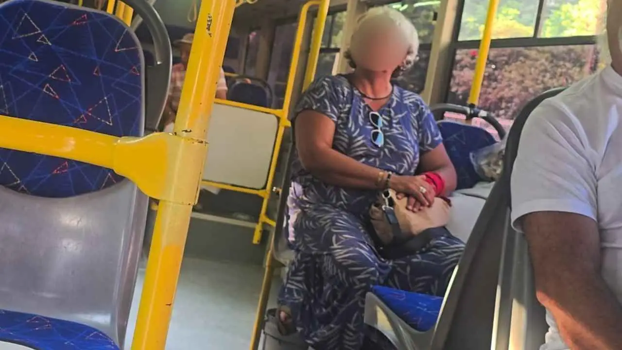 Antalya'da Bir Kadın Otobüsü Birbirine Kattııı,Körfezzxç