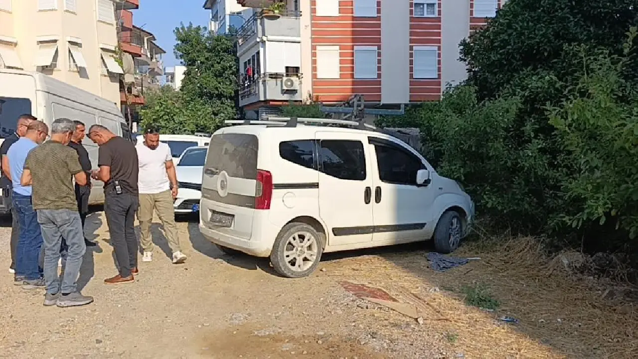 Antalya'da Sahte Plakalı Araç Polisi Harekete Geçirdi1 (4)