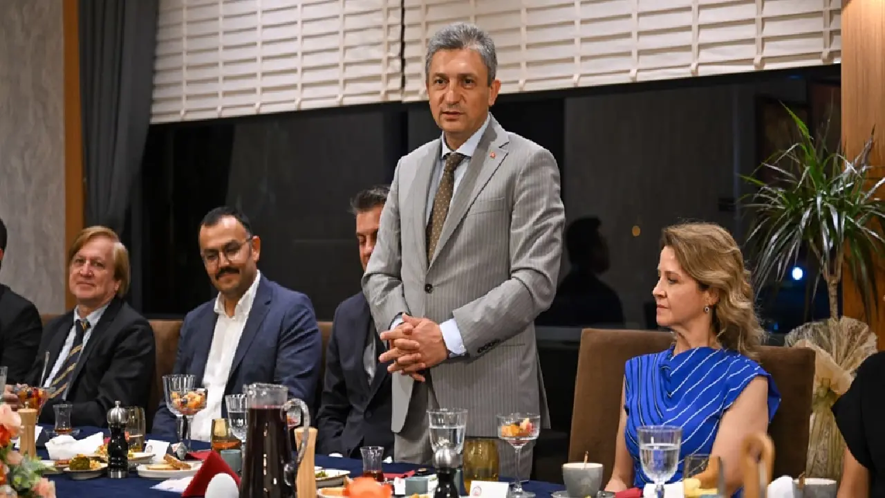 Antalya’da Unutulmaz Veda Töreni! Protokol Buluştu1 (3)