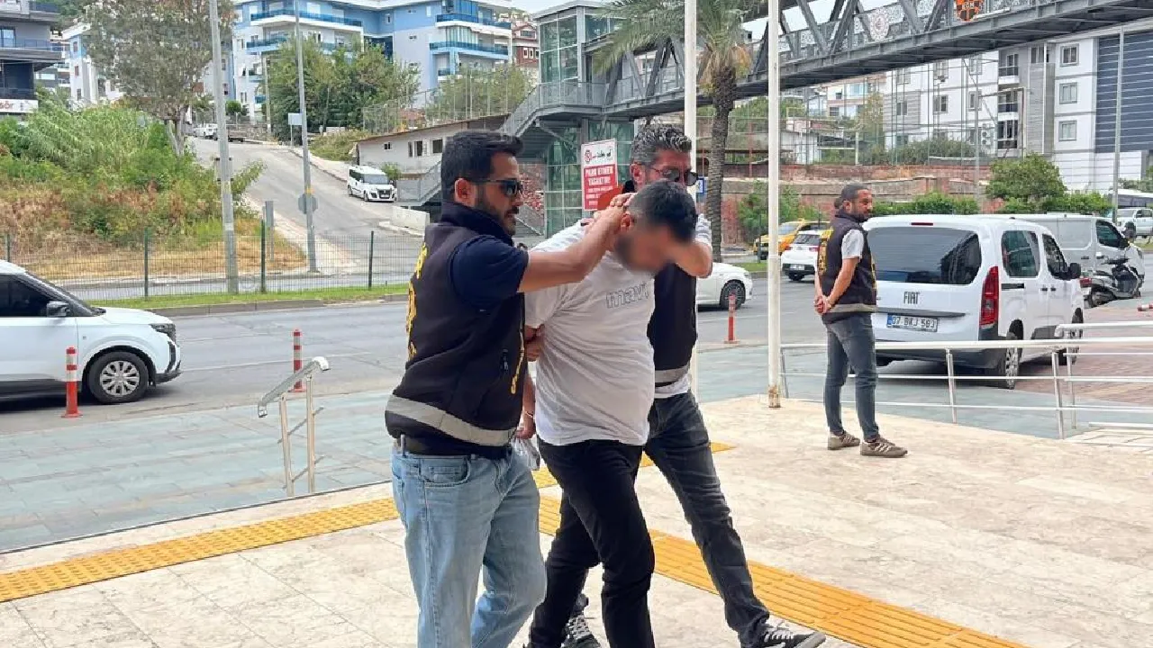 Bu Devirde Böyle Soygun Şok Etti! Alanya’da 400 Bin Tl’lik Akılalmaz Olay123 (3)
