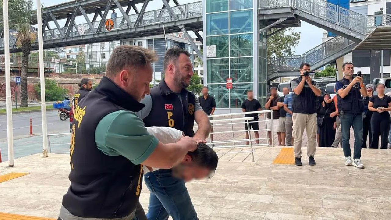 Bu Devirde Böyle Soygun Şok Etti! Alanya’da 400 Bin Tl’lik Akılalmaz Olay123 (4)