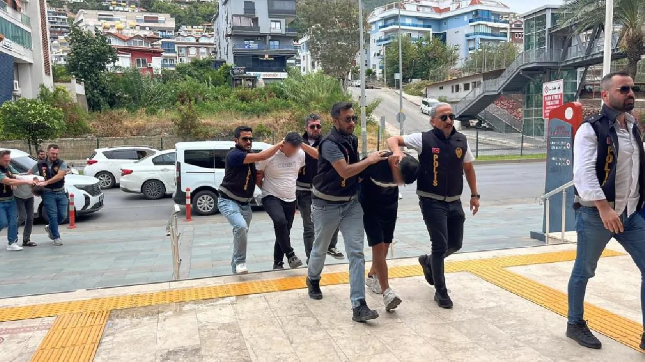 Bu Devirde Böyle Soygun Şok Etti! Alanya’da 400 Bin Tl’lik Akılalmaz Olay123 (5)