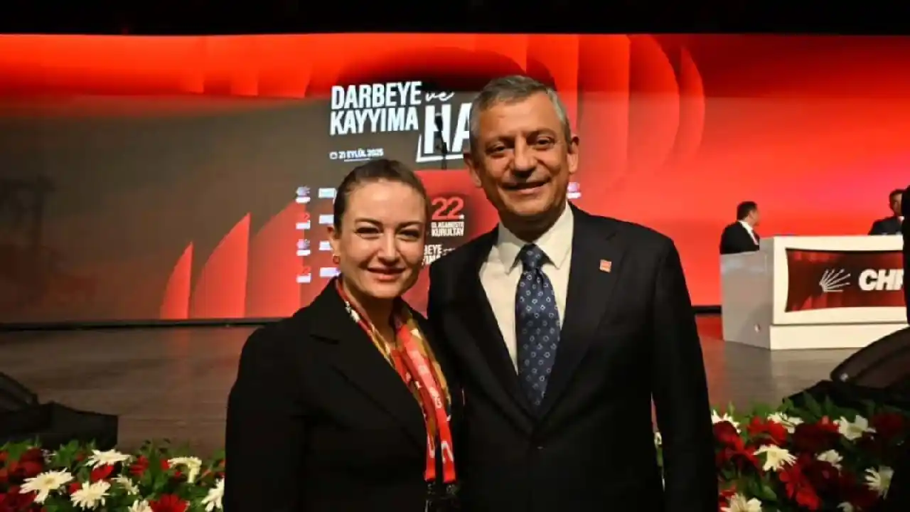 Büşra Özdemir Chp'den Istifa Edip Yeni Parti'ye Mi Geçecek (1)