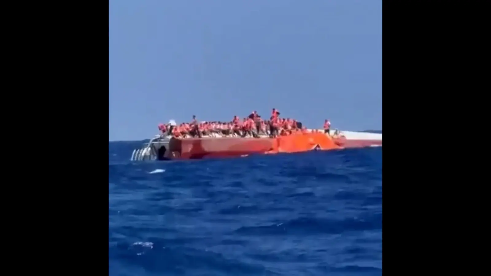 Girne’den Mersin’e Giden Yolcu Gemisi Battı! 258 Kişi Vardı