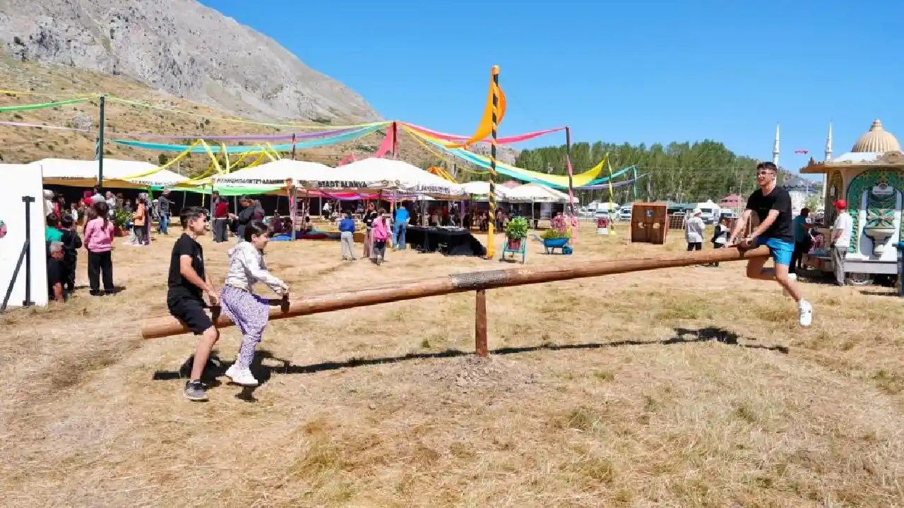 Gökbel Yaylası Festivalle Şenlendi! Hafta Sonu Programı Merakla Bekleniyor (1)Körfezzxç