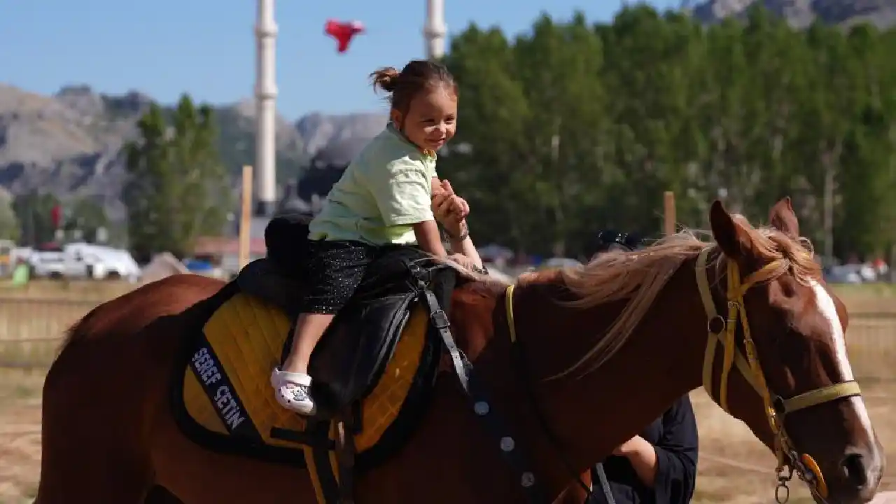 Gökbel Yaylası Festivalle Şenlendi! Hafta Sonu Programı Merakla Bekleniyor (2)Körfezzxç
