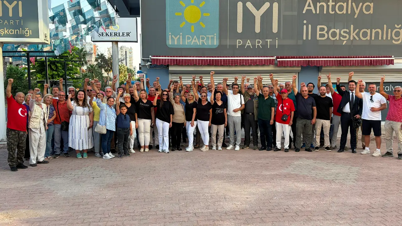 İyi̇ Parti Antalya’dan Balıkesir’e Dev Çıkarma12 (2)