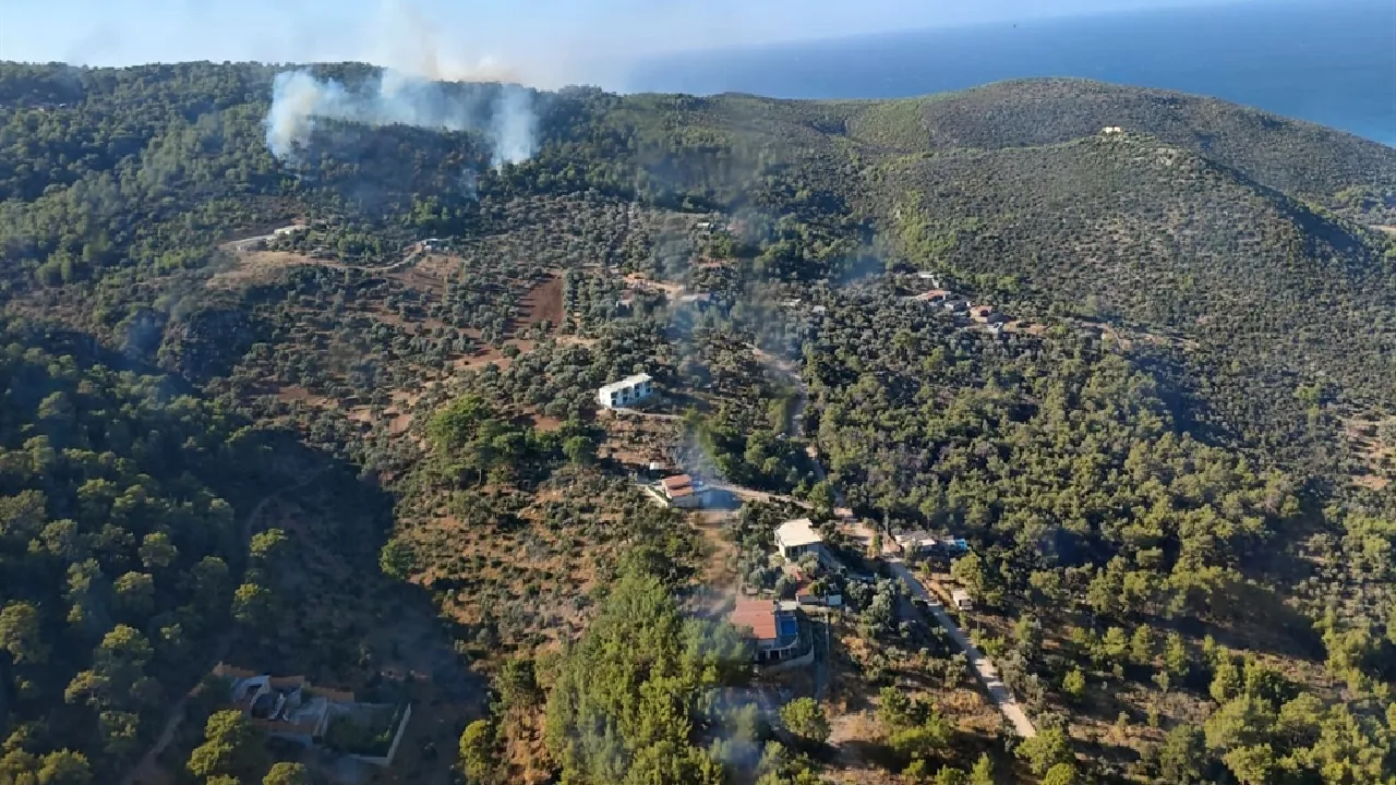 Kaş’ta Korkutan Yangın! Gökyüzü Söndürme Uçaklarıyla Doldu234 (1)