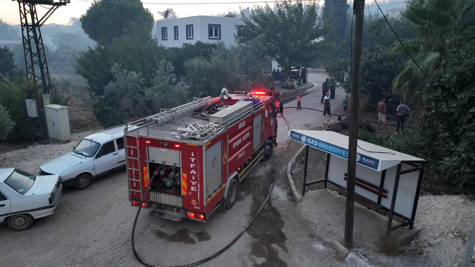 Kaş'taki Orman Yangınına Antalya Büyükşehir Ekiplerinden Müdahale (2)
