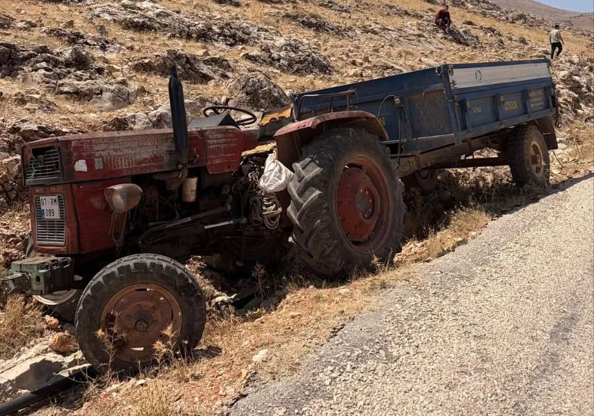 Korkuteli’de TIR’ın çarptığı traktörün sürücüsü hayatını kaybetti