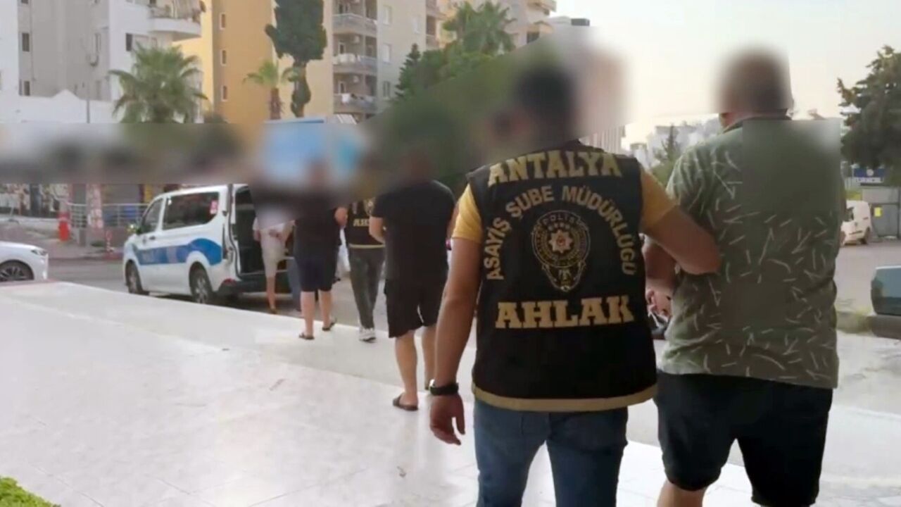 Lara'da Fuhuş Operasyonu (1)