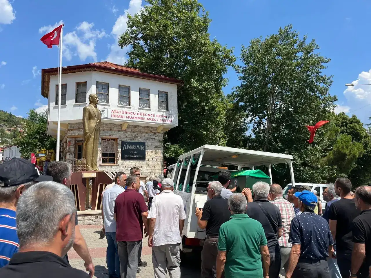 Serpil Üstün İbradı'da Cenaze Arabası