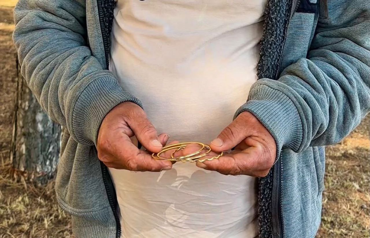5 Ay Önce Dağda Kaybetmişti! 3 Altın Bileziği Çobanın Bulmasıyla Yeniden Kavuştu (1)