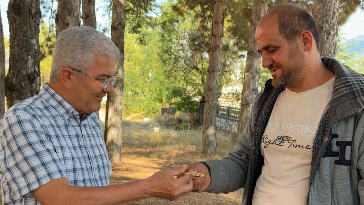 5 ay önce dağda kaybetmişti! 3 altın bileziği çobanın bulmasıyla yeniden kavuştu