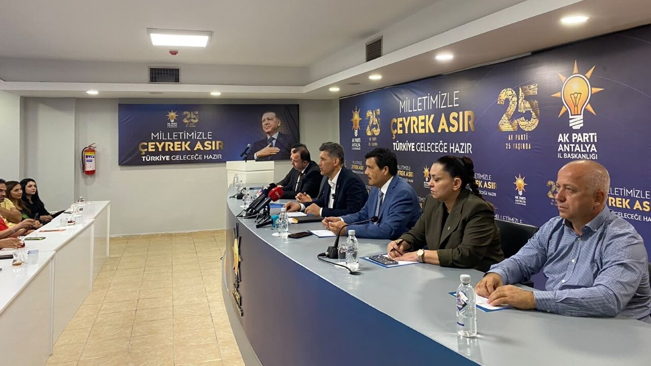 Ak Parti Antalya Basın Toplantısı 3