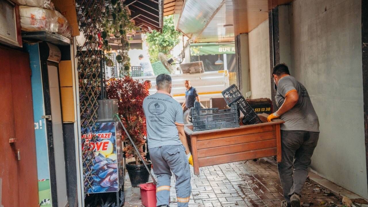 Alanya’nın kalbi temizleniyor! Çarşıda kapsamlı çalışma