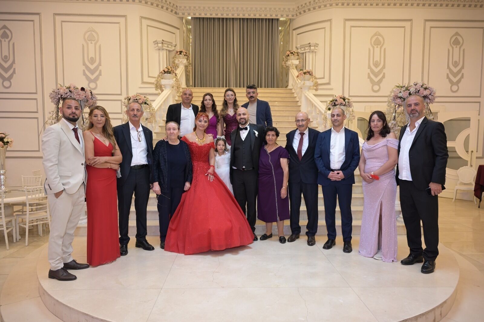 Davul zurna ile geldiler, davul zurna ile balayına gittiler