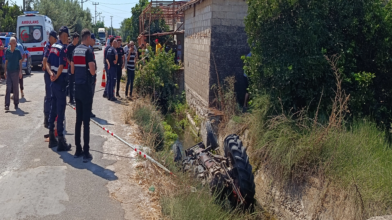 Kumluca’da su kanalına devrilen traktörün sürücüsü hayatını kaybetti