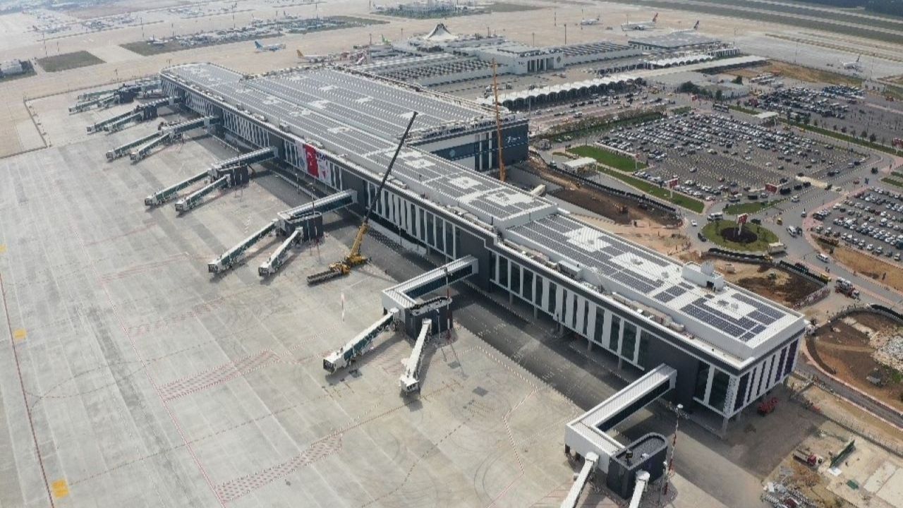 Antalya Havalimanı’nda Koku Ele Verdi! Transit Kargodan Uyuşturucu Çıktı345 (1)