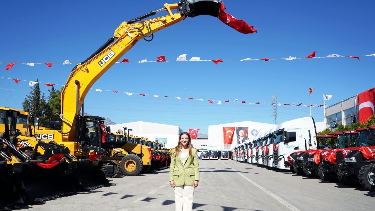 Antalya’da Büyük Değişim Başlıyor Belediyenin Hizmet Filosu Yenileniyor2 (2)