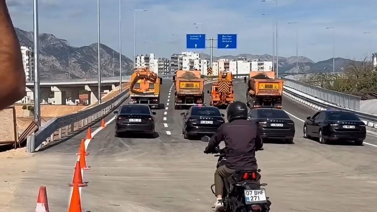 Antalya’da Duraliler Uncalı Köprülü Kavşağı’nda kortejli açılış