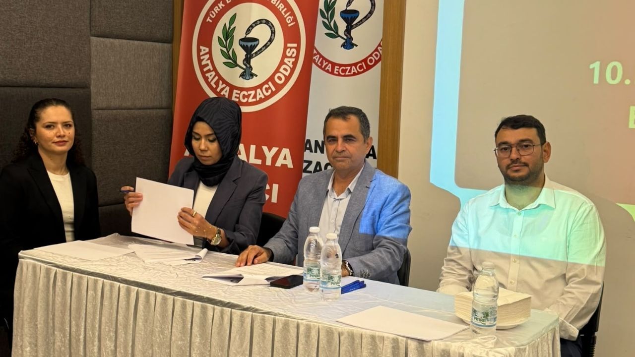 Antalya’da Eczacıların Sorunları Konuşuldu (1)