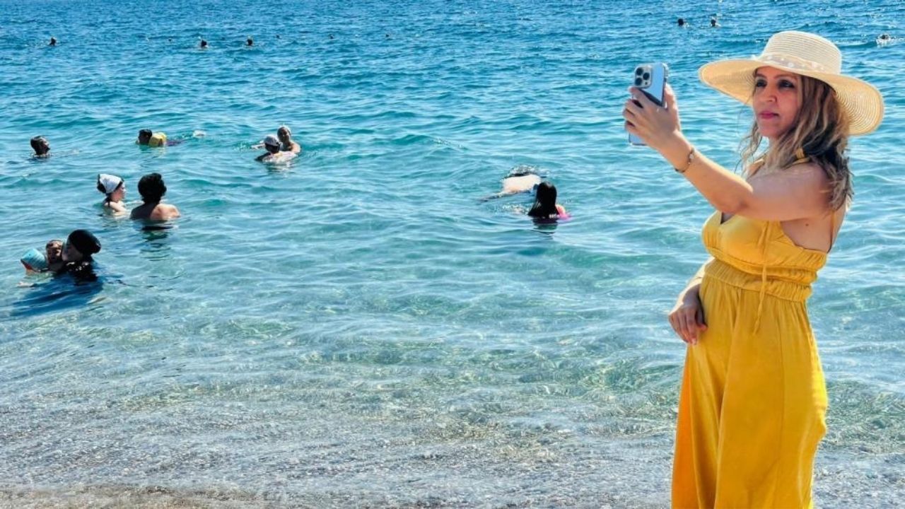 Antalya’da Yaz Bitmedi! Eylül Ayında Sahiller Doldu Taşt (4)
