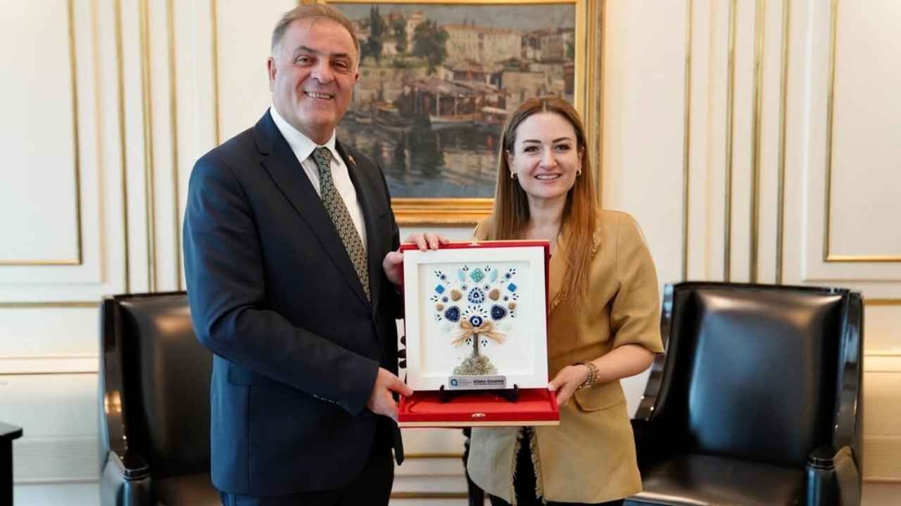 Büşra Özdemir, Nuri Arslan’ı Ziyaret Etti Antalya’dan Özel Hediye Gitti!2 (1)