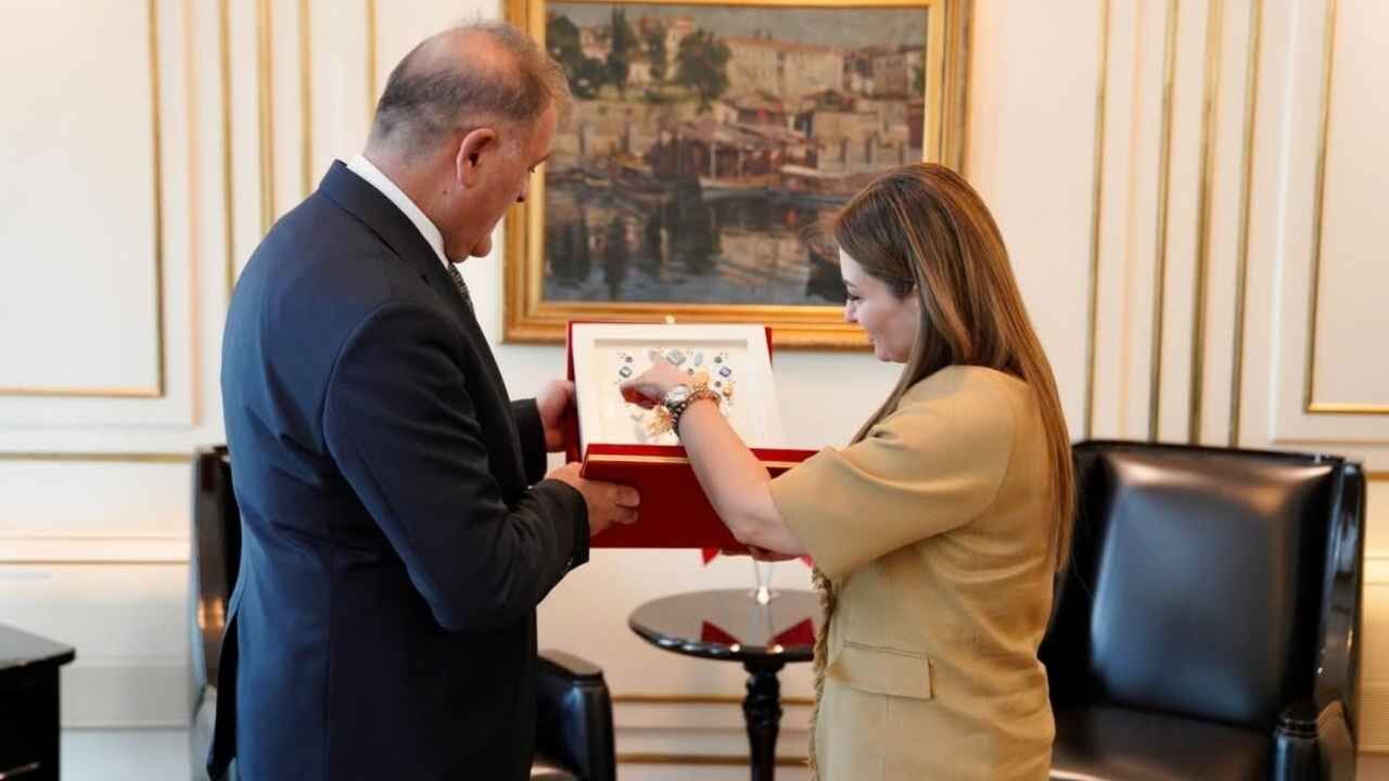 Büşra Özdemir, Nuri Arslan’ı ziyaret etti: Antalya’dan özel hediye gitti!