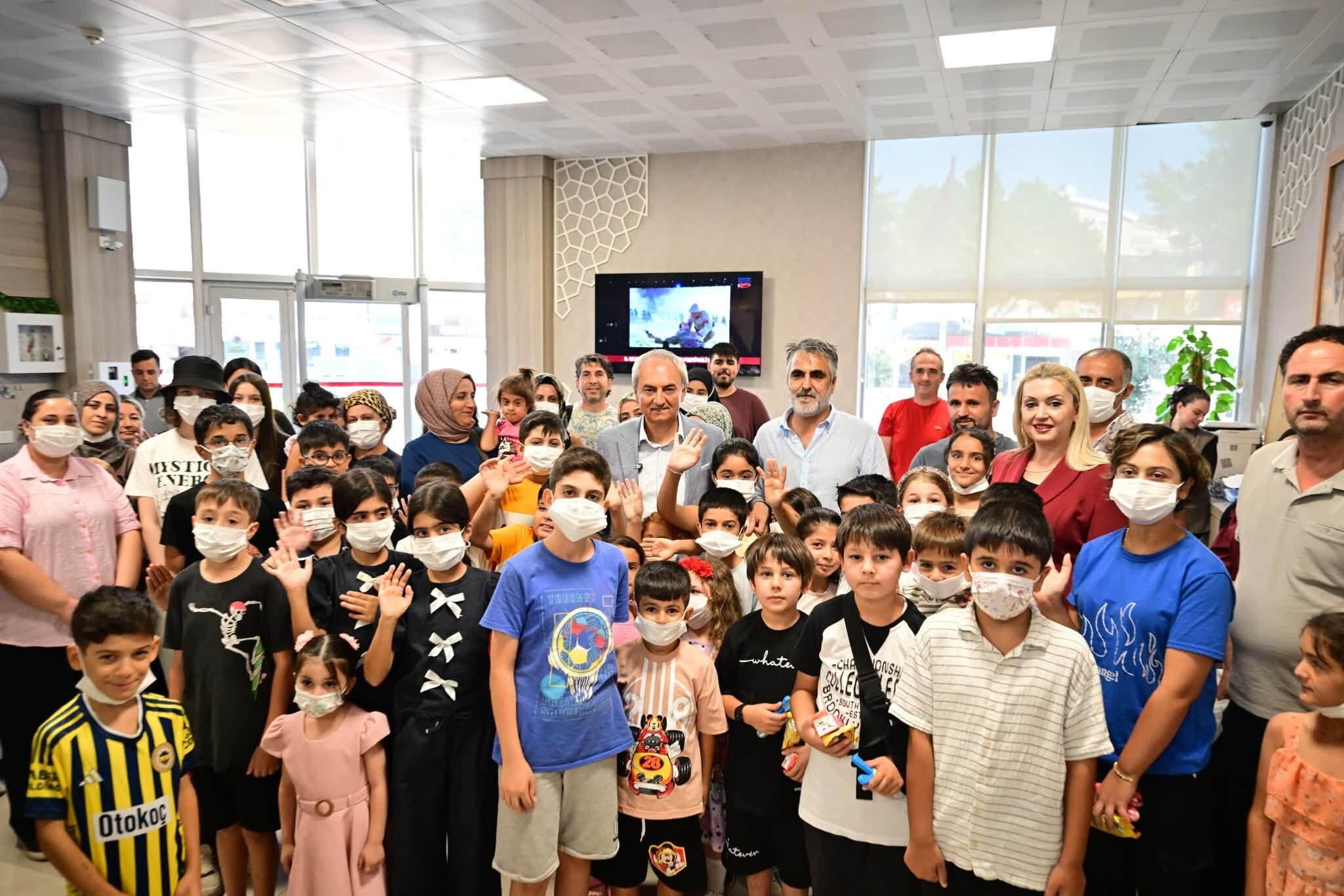 Kepez Belediyesi’nden lösemili çocuklara kırtasiye desteği