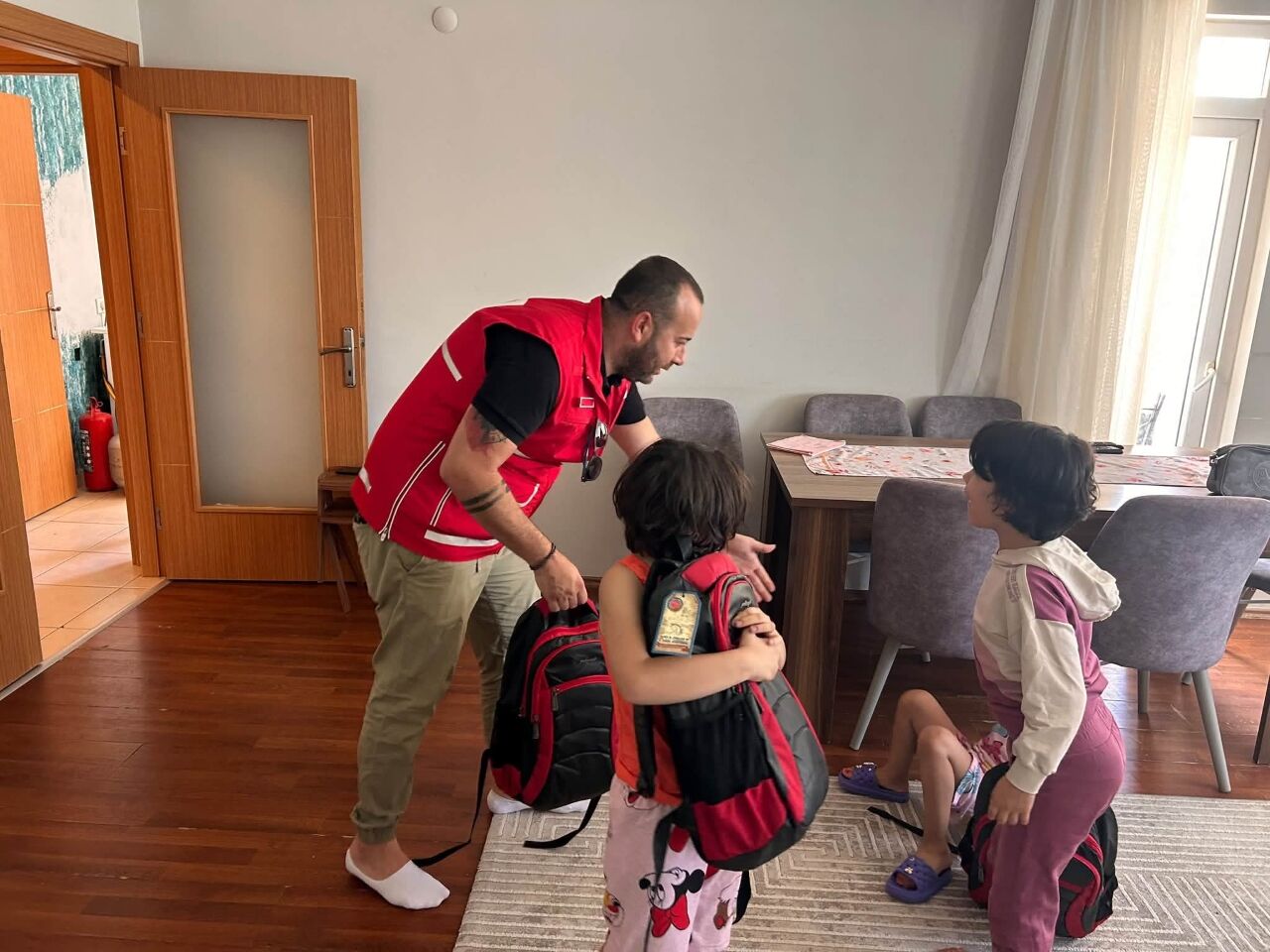 Kızılay'dan Çocuklara Kırtasiye Desteği Antalya 3