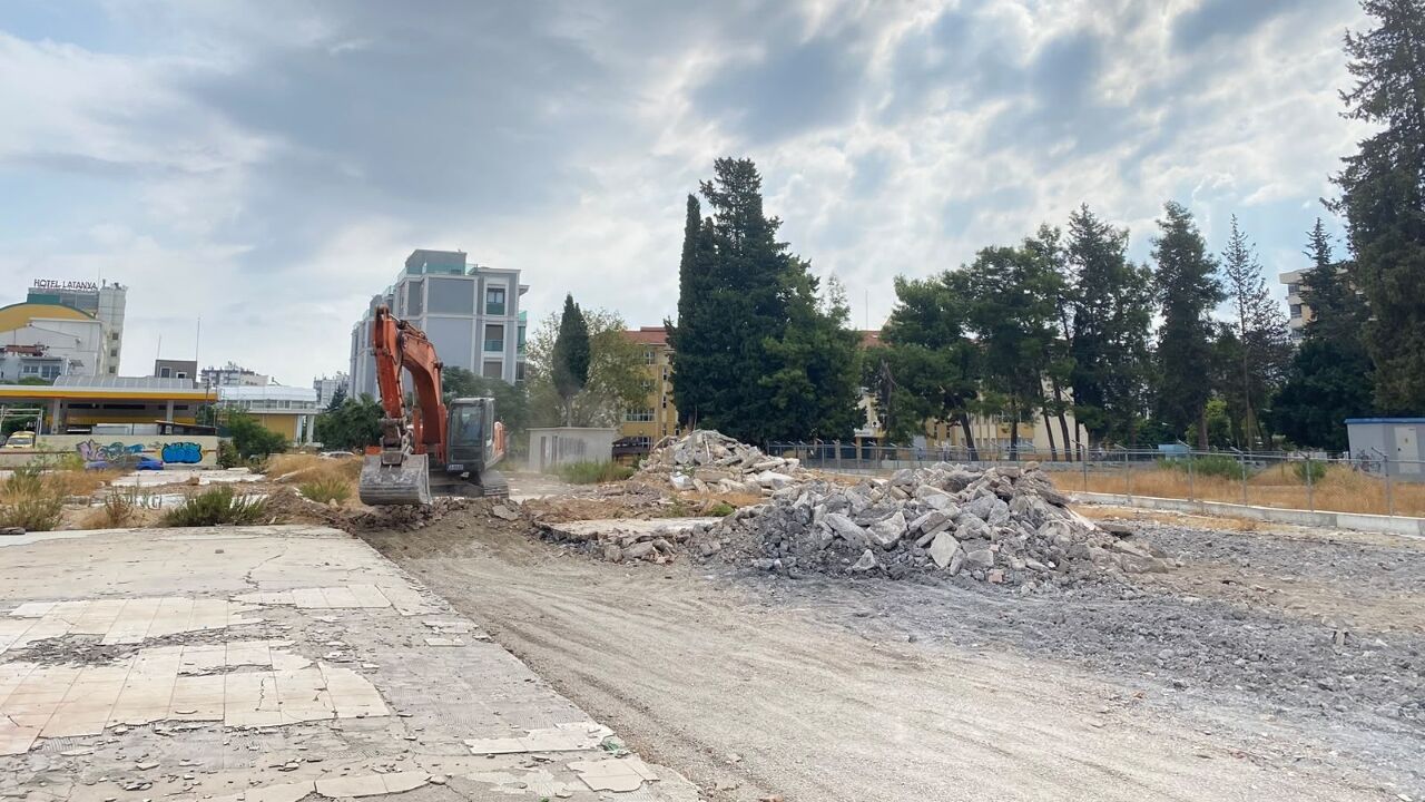 Moloz Tarlası Temizleniyor