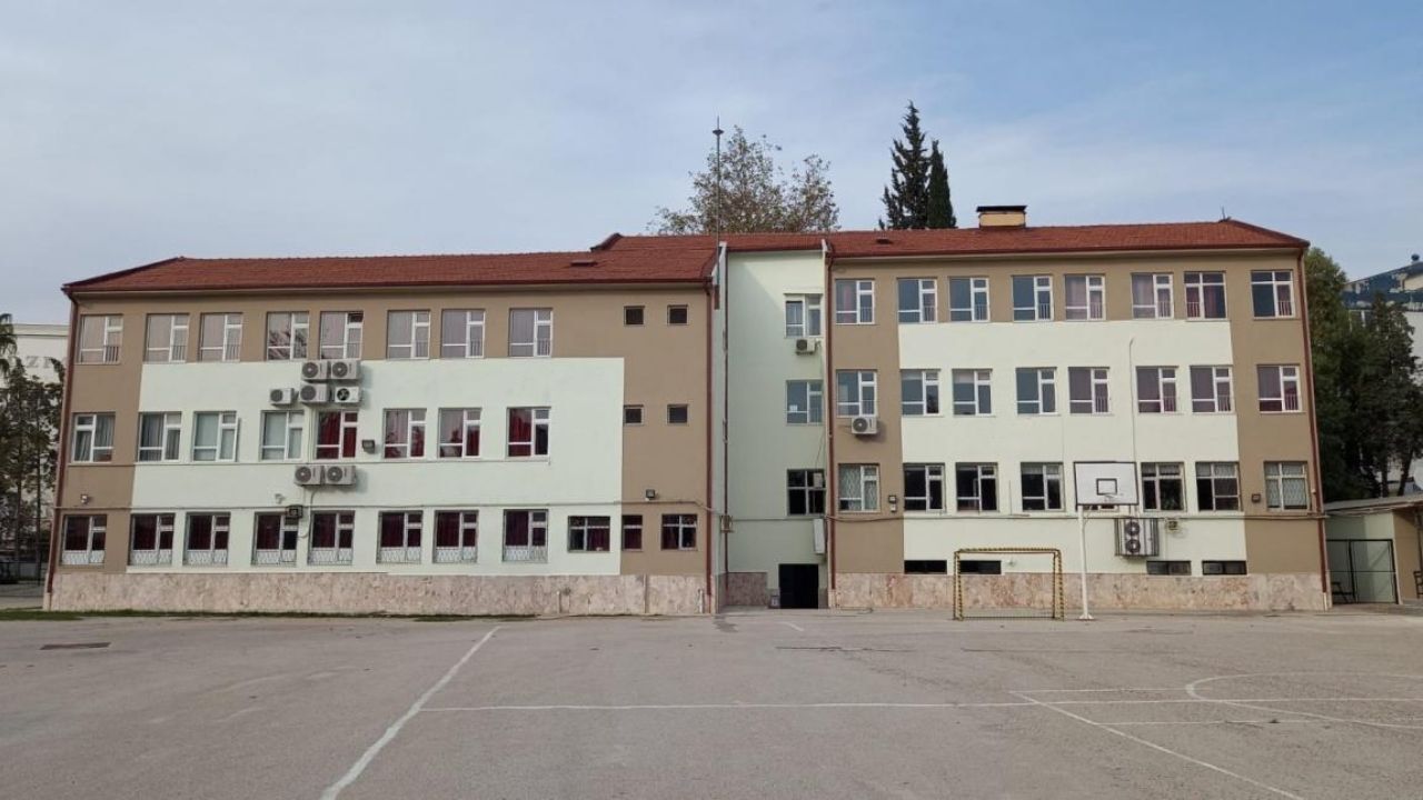Antalya’da atama skandalı! Kadro yok ama 19 öğretmen atandı