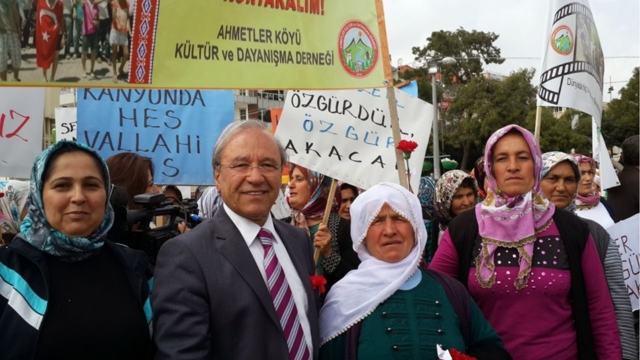 Mustafa Koç Ahmetler Köylüleriyle