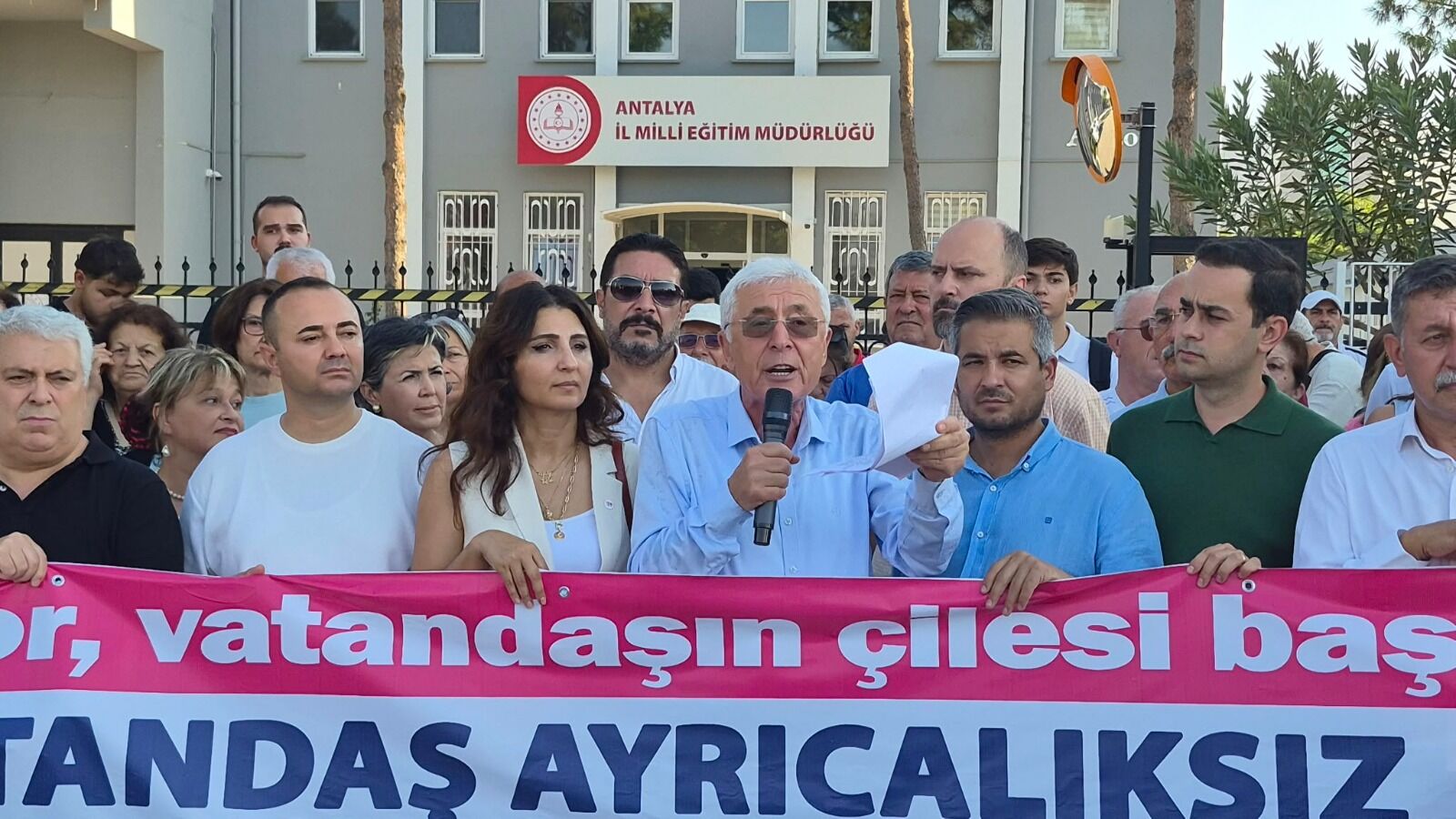 Okullar açıldı: Nail Kamacı'dan ücretsiz yemek önerisi
