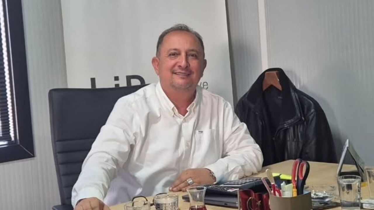 Özgür Özbek1