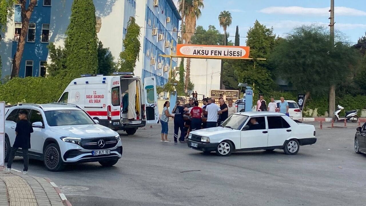 Özlenen Özkan Yarlaı Kıza Müdahele Ediyor 2