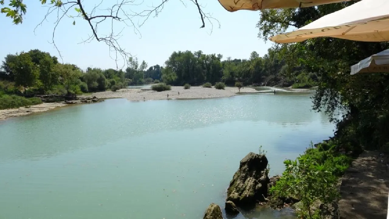 Su Çekildi, Tehlike Unutuldu! Manavgat Şelalesi’nde Şaşırtan Görüntü23 (4)