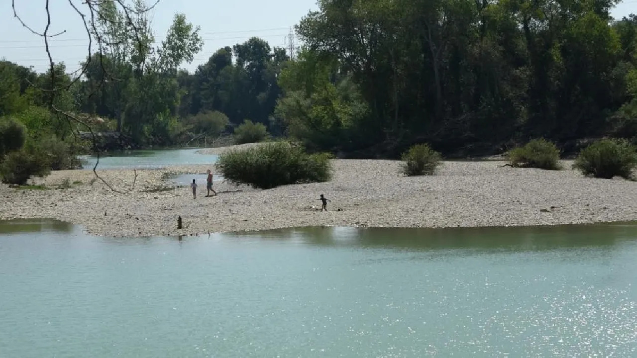 Su Çekildi, Tehlike Unutuldu! Manavgat Şelalesi’nde Şaşırtan Görüntü23 (5)