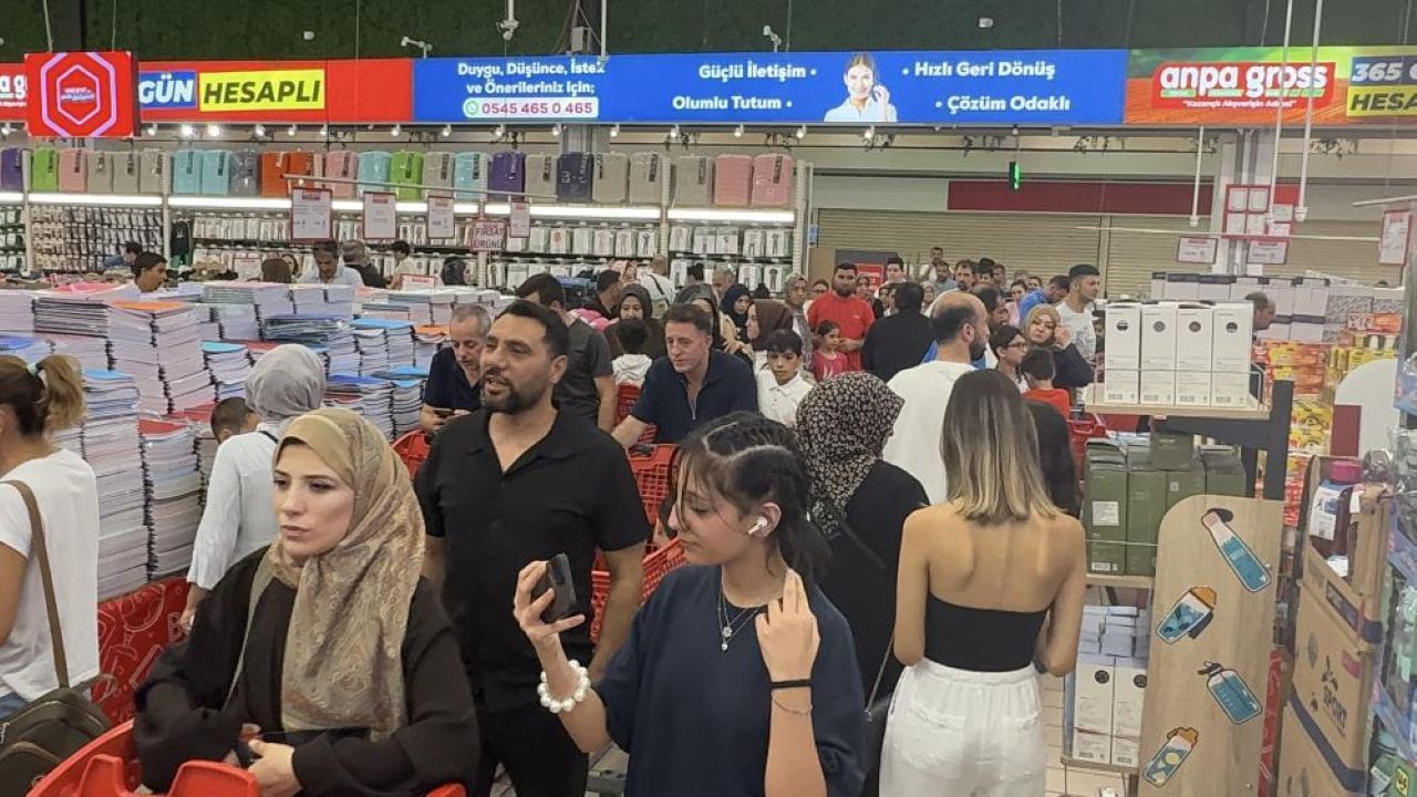 Velilerin okul alışverişi başladı: 22 parçalık setin fiyatı dikkat çekti