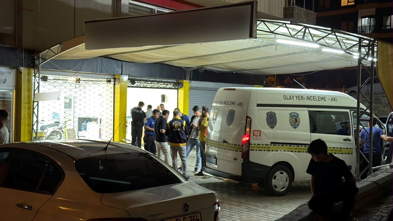 Alanya’da Oto Yıkamacıda Kanlı Kavga! Ölü Sayısı 2’Ye Yükseldi (1)